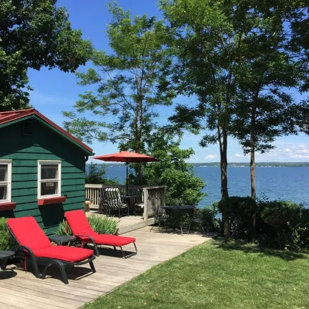 Cozy Cabin with 165 Ft Beach and Wood-Fired Hot Tub! Center of Flx Wine Country!