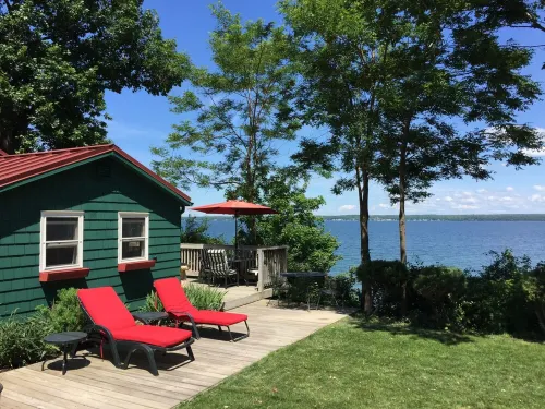 Cozy Cabin with 165 Ft Beach and Wood-Fired Hot Tub! Center of Flx Wine Country!