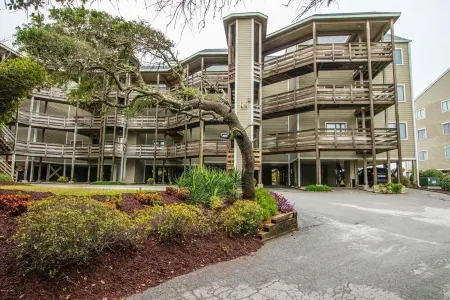 Exceptionally Clean 3Br/3Ba Oceanfront Condo in the Heart of the Crystal Coast
