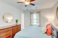 Charleston Home near Downtown & Folly Beach 레그 몰 공원 주변 호텔