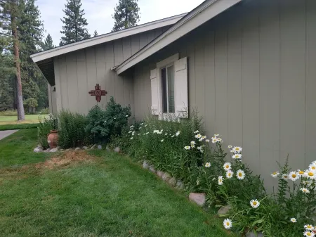 Plumas Pines Retreat. Charming & Updated Condo on the 4th Fairway