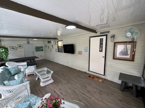 Waterfront Fishing Retreat. Near Dunns Creek, Crescent Lake, St John's River