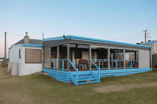 20% Off Monthly | Waterfront-View | Sea J's | 4BR Hotels in Penneshaw