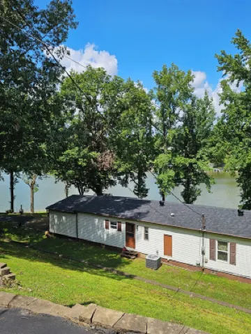 LAKEVIEW LIVING @ LIGHTHOUSE BAY