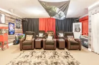 The Rustic Retreat: Heated Pool, Movie Theater, Event Rental !! Hotels in Palm Bay