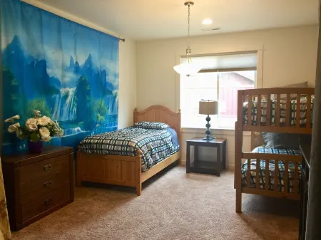 Beautiful 6 bedroom, 3 bathroom house custom built for vacation rental.