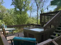 Romantic Mountain Getaway- One Mile From Downtown Black Mountain, NC
