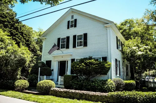 Historic Landmark Colonial In Heart Of Edgartown