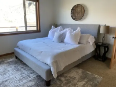 Lake Chelan Luxury Waterfront Home, 3800 sq ft, 4 Bdrm, Private Dock!