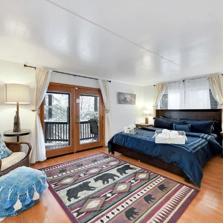 Exquisite Vacation Home with Hot Tub, EV Charger