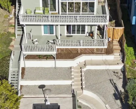 Gorgeous hillside home with ocean views! Hotels in Moss Beach