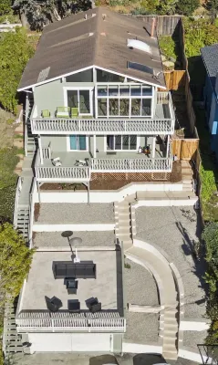 Gorgeous hillside home with ocean views!