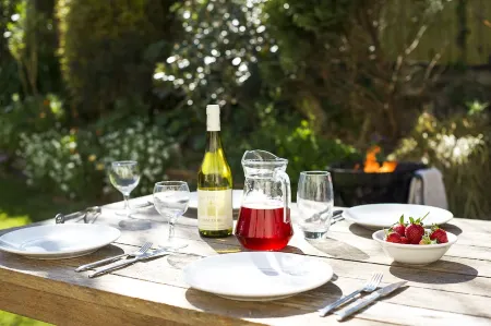 Longships Apartment - two bedroomed apartment within a 15 min walk of the beach. Отели в г. Хейл