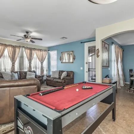 Spacious 4-bedroom house in delightful Surprise with WiFi, AC close to downtown
