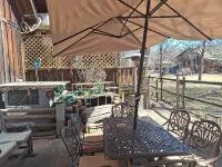 Cozy Garden Cabin Patio, Pool, Pets Just Two Blocks to the Lake and Fishing Dock