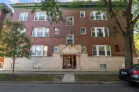 Stunning New Renovation 1BR/1BA in Andersonville Hotels in Andersonville
