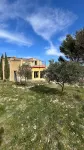 Le Cabanon des Vignes, an exceptional site amidst the vines Hotels near S.C.E.A Du Domaine Saint Vincent