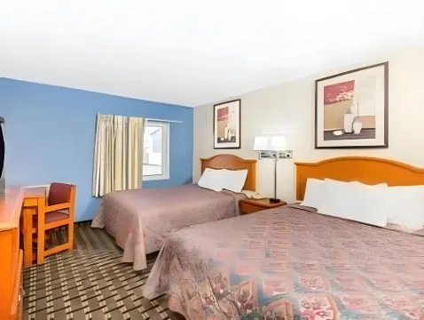 Days Inn by Wyndham Effingham