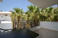 Coliseum Studios & Apartments