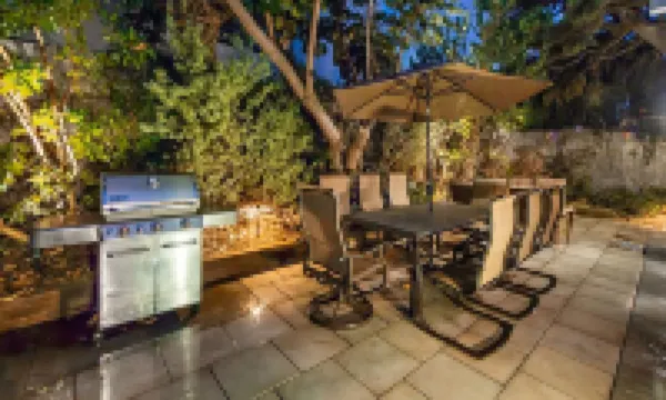 Bright, Spacious & Charming Beach House Steps from Ocean