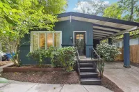 Oasis in ATL- 3BR/2BA Lux Serene Bungalow w/ Gorgeous Private Backyard and Pool