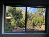 Peaceful Sedona retreat in Red rocks and pine trees