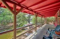 Relaxing 2-bedroom cabin on Lake Jean