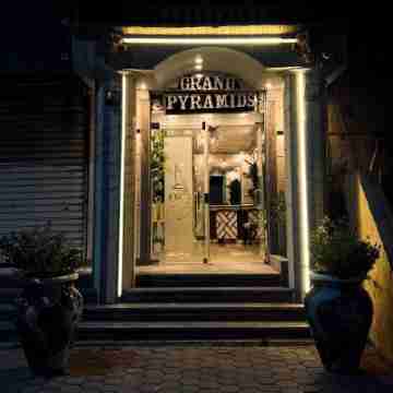 Grand Pyramids Inn Hotel Exterior