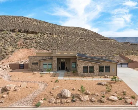 Beautiful 5 Bd/6 Bath - Zion's Edge, Kolob Canyon, Private Pool, Hot Tub, Views! 維爾京酒店