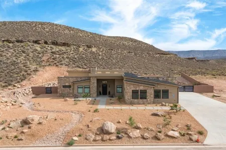 Beautiful 5 Bd/6 Bath - Zion's Edge, Kolob Canyon, Private Pool, Hot Tub, Views!