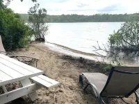 WOW View! Waterfront Cottage. Private Beach, King Bed, Full Kitchen. Relax&Enjoy