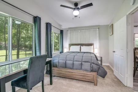 Relax with the whole family in our cozy and peaceful TLC -Tranquil Lake Cove.