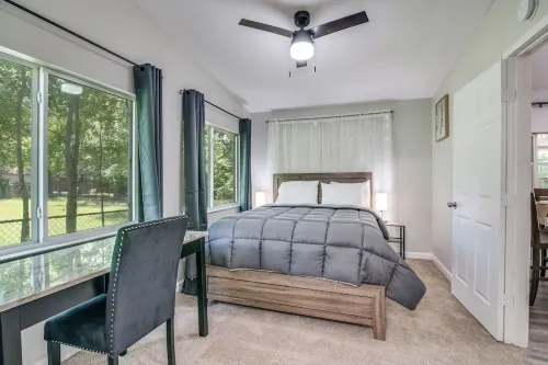 Relax with the whole family in our cozy and peaceful TLC -Tranquil Lake Cove. West Tawakoni住宿飯店