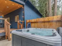Rainier's Newest Luxury Chalet w/ Hot Tub-AC-WiFi 阿什福德酒店