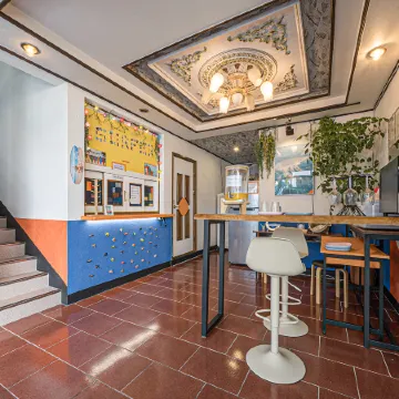 Jeju Donggung Motel Отели рядом с достопримечательностью «Площадь Тапдонь»