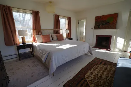 1820 Renovated home on Historic Mill Pond