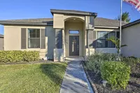 Family Retreat: Four Bedroom in Cape Coral with Heated Pool and Modern Amenities Cape Coral Sport Complex附近的飯店