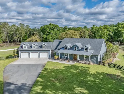 Luxurious 6-bedroom estate with pool, on over 6 fenced in acres