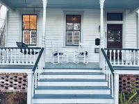 Historic Home in Downtown Wilmington - One Block from Riverwalk -King Size Beds