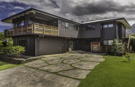 Hale Hanalei 5 Bedroom Home by RedAwning