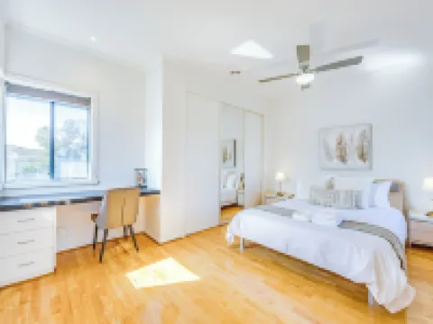 Stayau 6Br Deluxe Lakeview House Point Cook Hotels in Point Cook