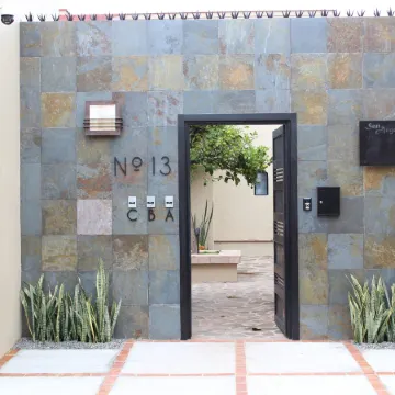 Large Modern Ajijic 1 King Bdrm Home -Walk to Everything -Gym -Pickleball Court