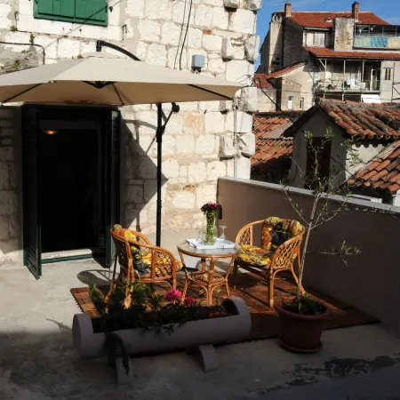 Rooms & Apartment Lasta