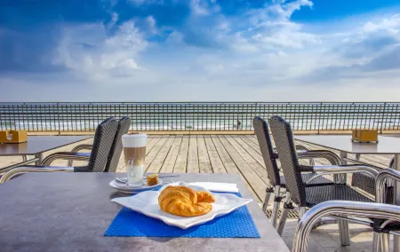 Hostal Alba Отели рядом с достопримечательностью «Platja Centre»