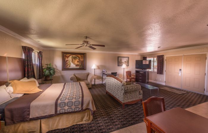 Edge Water Inn