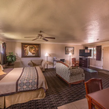 Edge Water Inn
