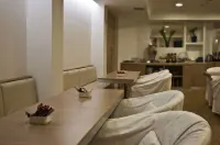 Chic Hotel - breakfast