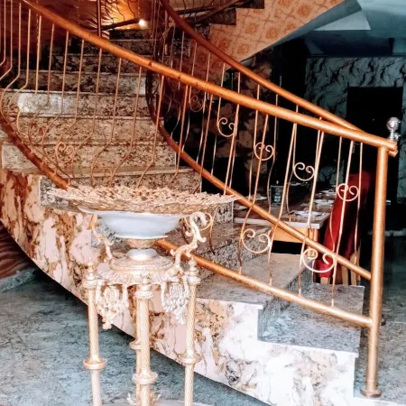 Nuitdeparis quest house and restaurant