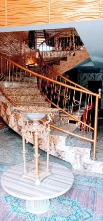 Nuitdeparis quest house and restaurant