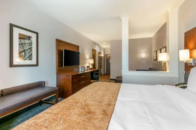 Comfort Suites North Tupelo Hotels near Kroger